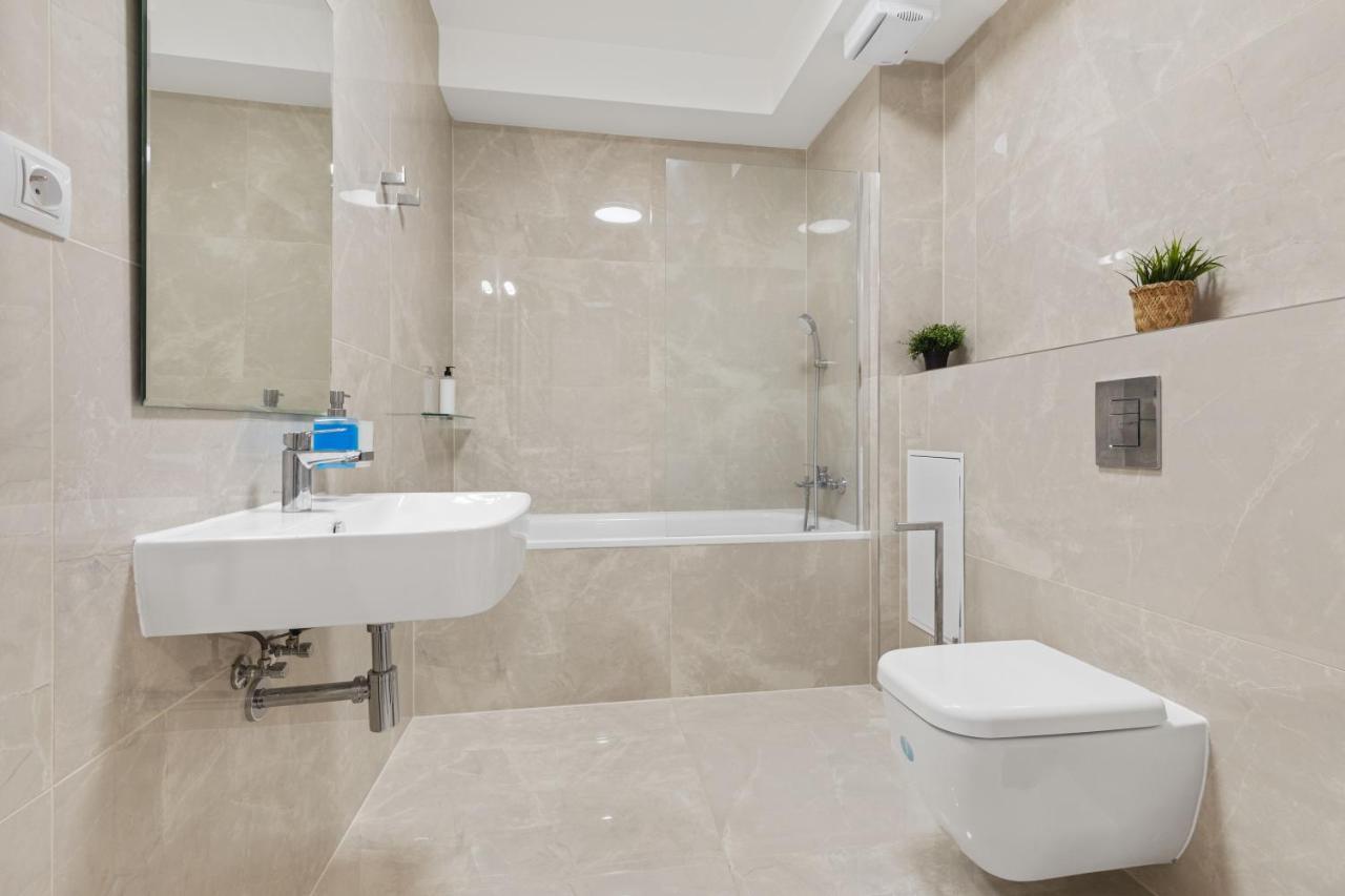 Lam Jegeho Alej - Jacuzzi - Free Parking Apartment Bratislava Luaran gambar