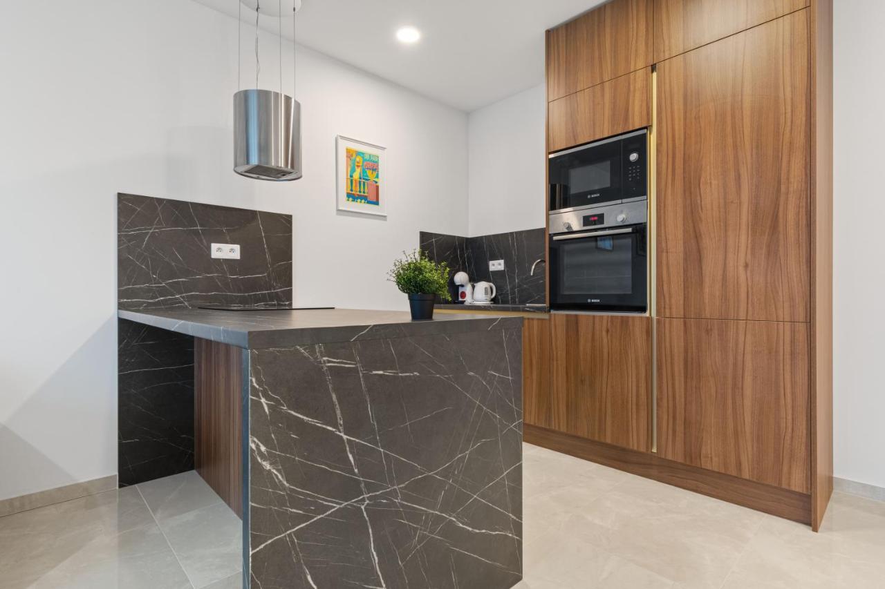 Lam Jegeho Alej - Jacuzzi - Free Parking Apartment Bratislava Luaran gambar
