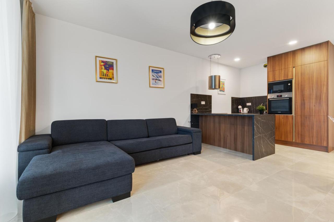 Lam Jegeho Alej - Jacuzzi - Free Parking Apartment Bratislava Luaran gambar
