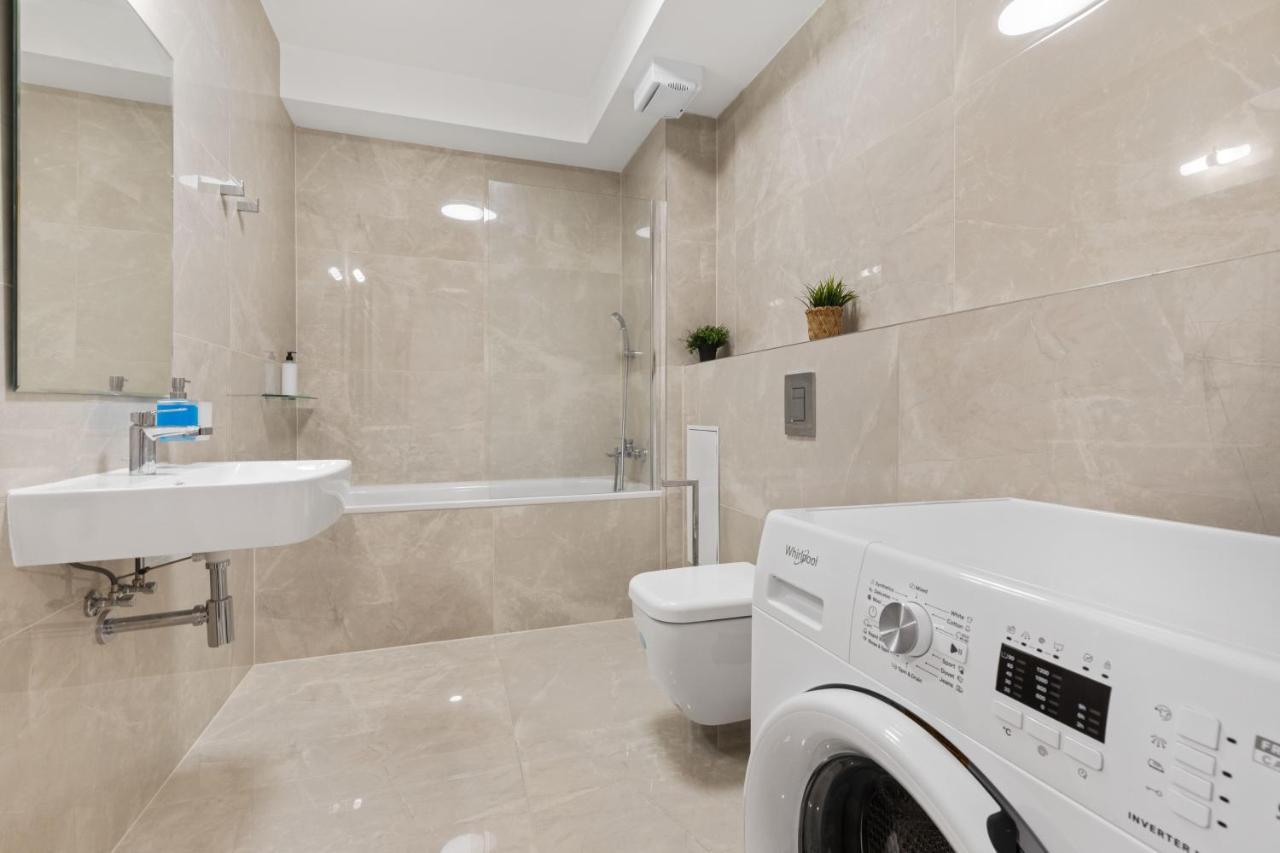 Lam Jegeho Alej - Jacuzzi - Free Parking Apartment Bratislava Luaran gambar