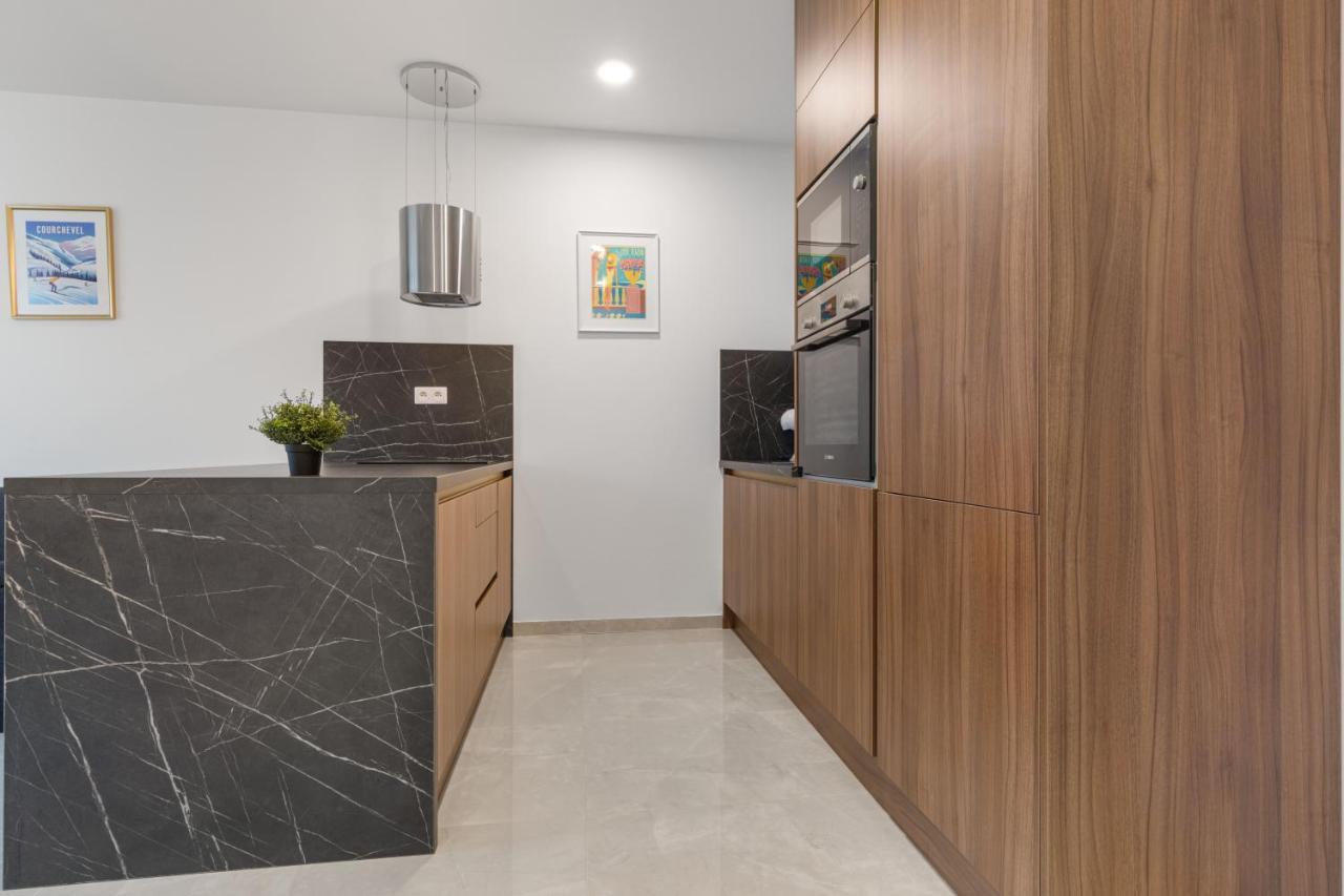 Lam Jegeho Alej - Jacuzzi - Free Parking Apartment Bratislava Luaran gambar